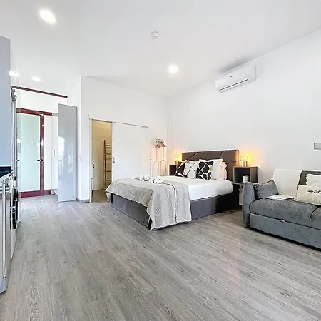 1 By Atlantic Apartment *