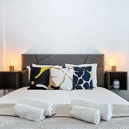 1 By Atlantic Apartment *