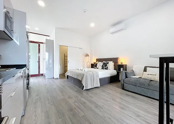 1 By Atlantic Apartment *