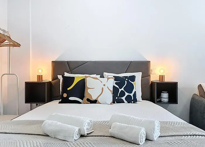 1 By Atlantic Apartment *