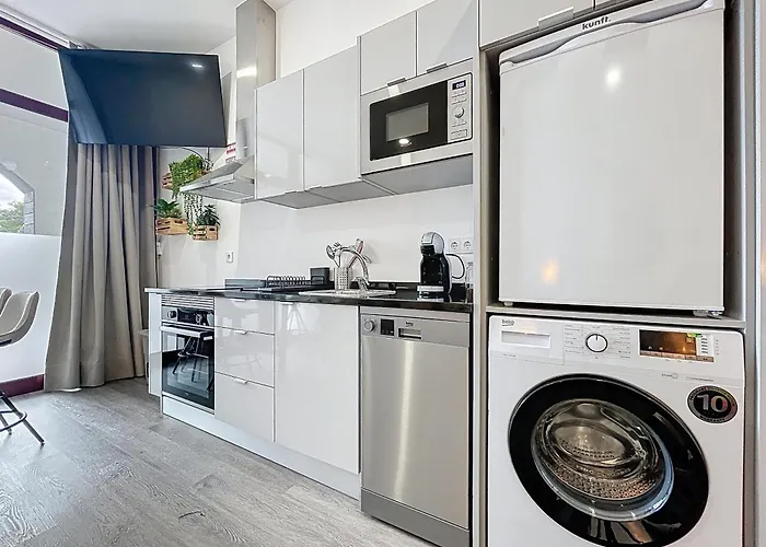 1 By Atlantic Apartment