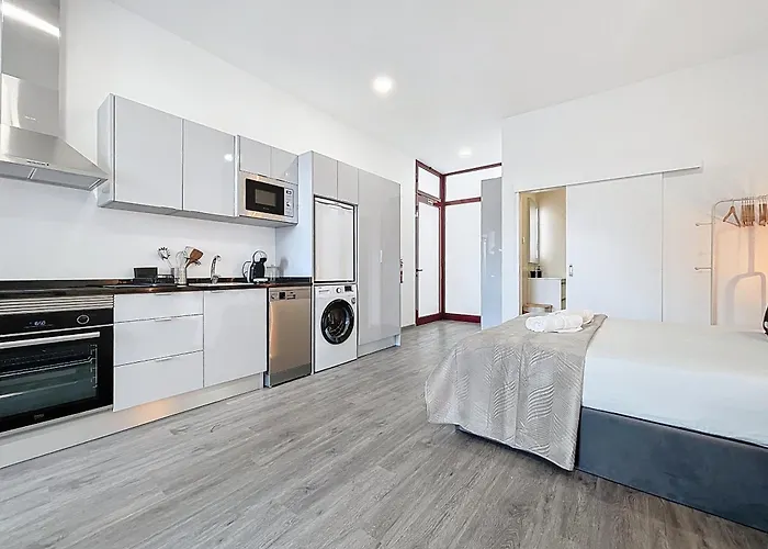 1 By Atlantic Apartment